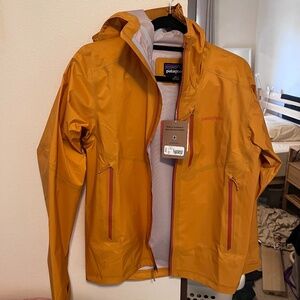 Patagonia Men's Storm10 Rain Jacket size XS Cloudberry Orange Yellow